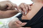 Očkování lidí nad 80 let sníží úmrtí na covid o polovinu, tvrdí centrum BISOP