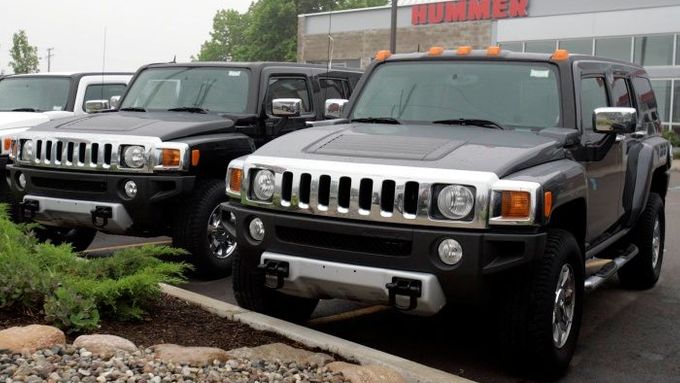 O práci v GM přijdou další tisíce kancelářských pracovníků a firma dokonce zvažuje prodej značky Hummer.