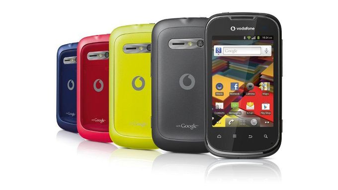 Hardwarium: Levný Android od Vodafonu, Motorola na tři SIM