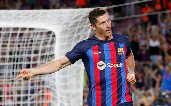 Soccer Football - LaLiga - FC Barcelona v Real Valladolid - Camp Nou, Barcelona, Spain - August 28, 2022 FC Barcelona's Robert Lewandowski celebrates scoring their third