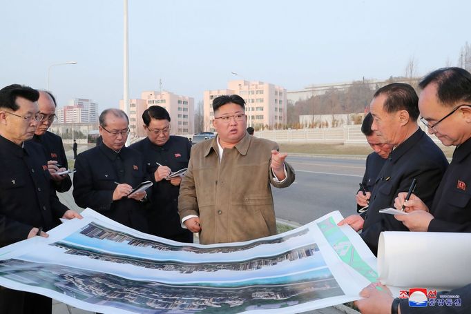 Kim Čong-un na místě, kde má vyrůst bytový komplex.