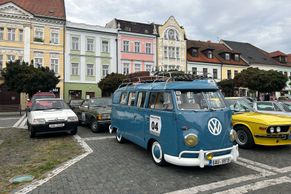 Oslava techniky a krásy v centru města. Díky Speed Festivalu ožívají auta v ulicích