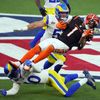 Ja'Marr Chase (1) z Cincinnati a Eric Weddle (20)  z Rams v Super Bowlu LVI 2022 LA Rams - Cincinnati Bengals