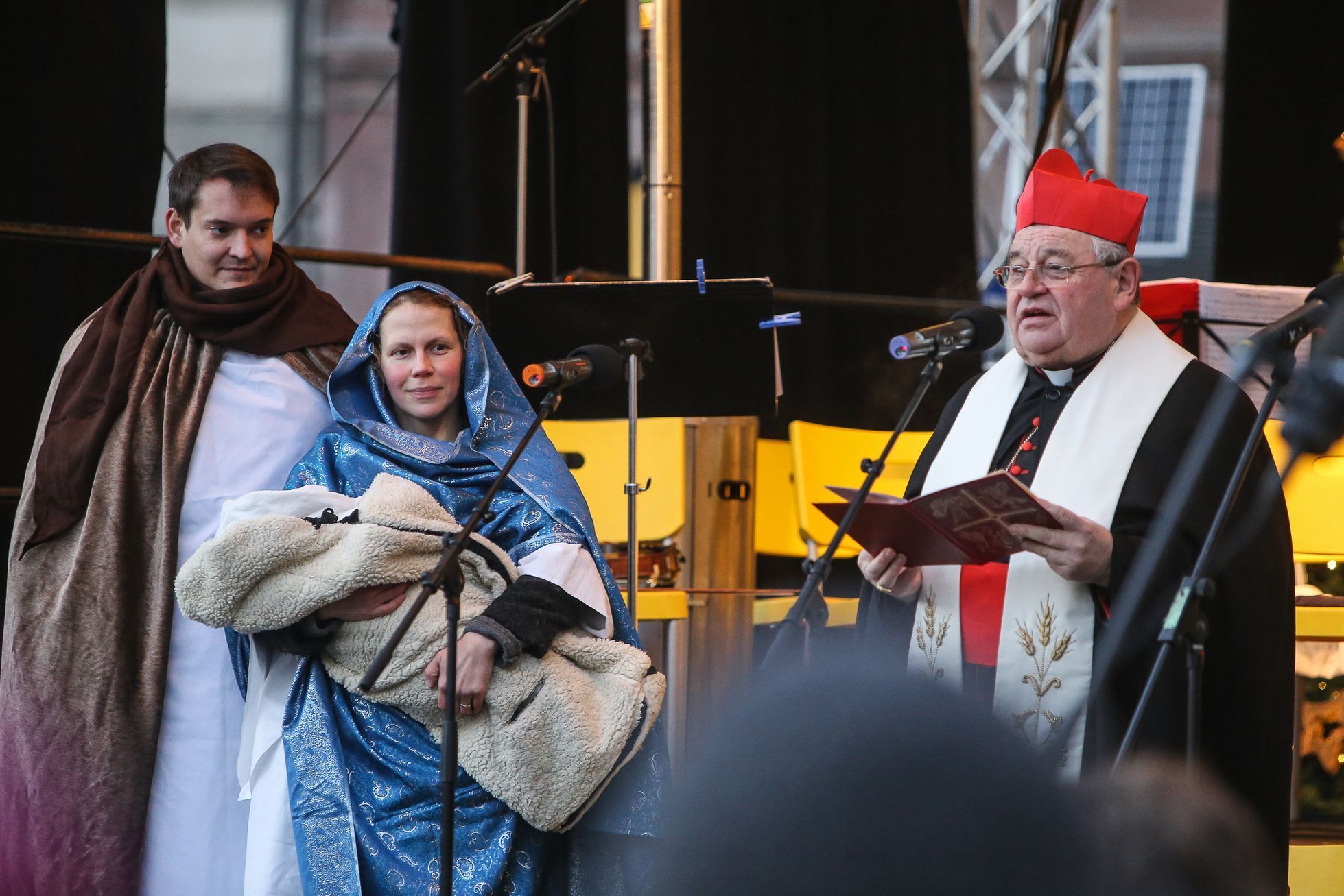 Tříkrálový průvod Prahou s požehnáním Dominika Duky