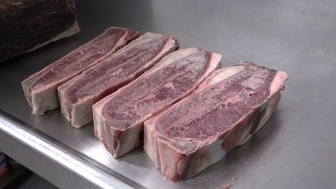 Steak z čerstvého, nebo ze stařeného masa? Řezník vysvětluje rozdíl