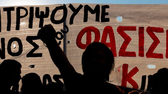 Maximální možný trest má podle pozorovatelů uklidnit rozbouřené veřejné mínění v Řecku