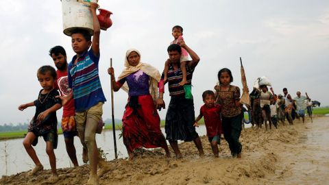 Vypálené vesnice v Barmě? V zemi se odehrává občanská válka, obětmi jsou hlavně civilisté, říká Soe