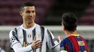 Cristiano Ronaldo a Lionel Messi při vzájemném souboji v prosinci 2020.