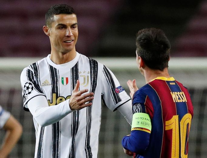 Cristiano Ronaldo a Lionel Messi při vzájemném souboji v prosinci 2020.