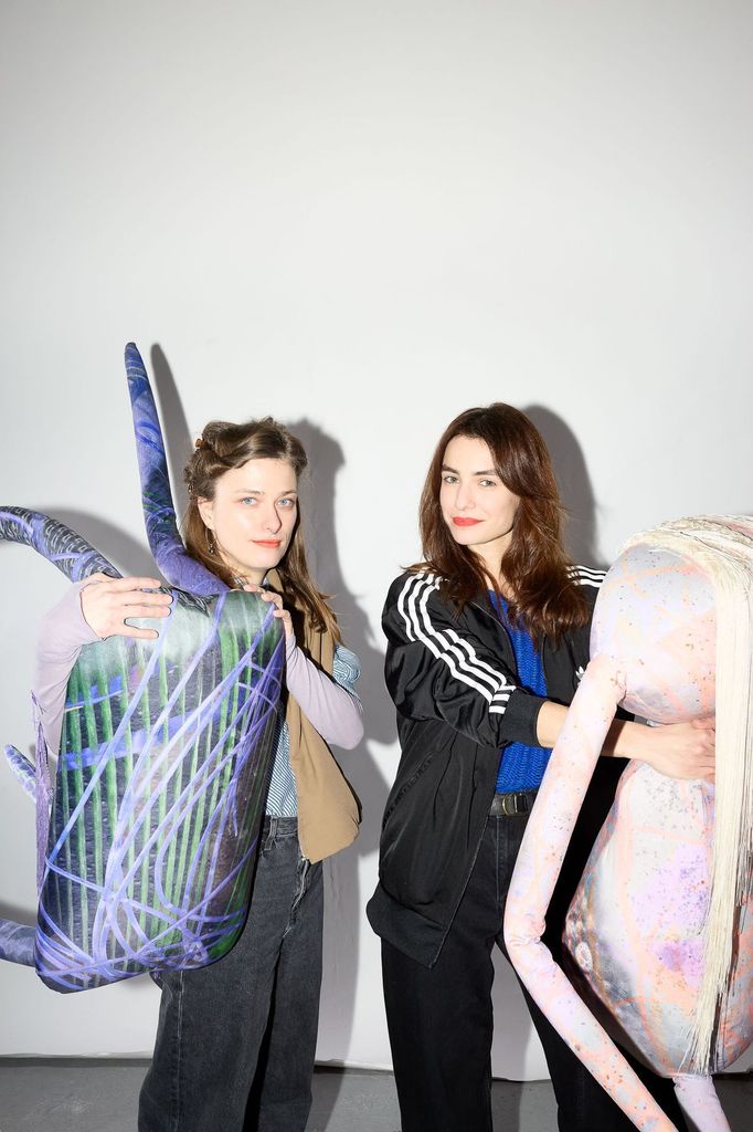 Umělecké duo Shotby.us tvoří Lenka Glisníková a Karolína Matušková.