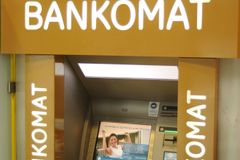 Slevy už čekají i v bankomatech, stačí si vybrat peníze