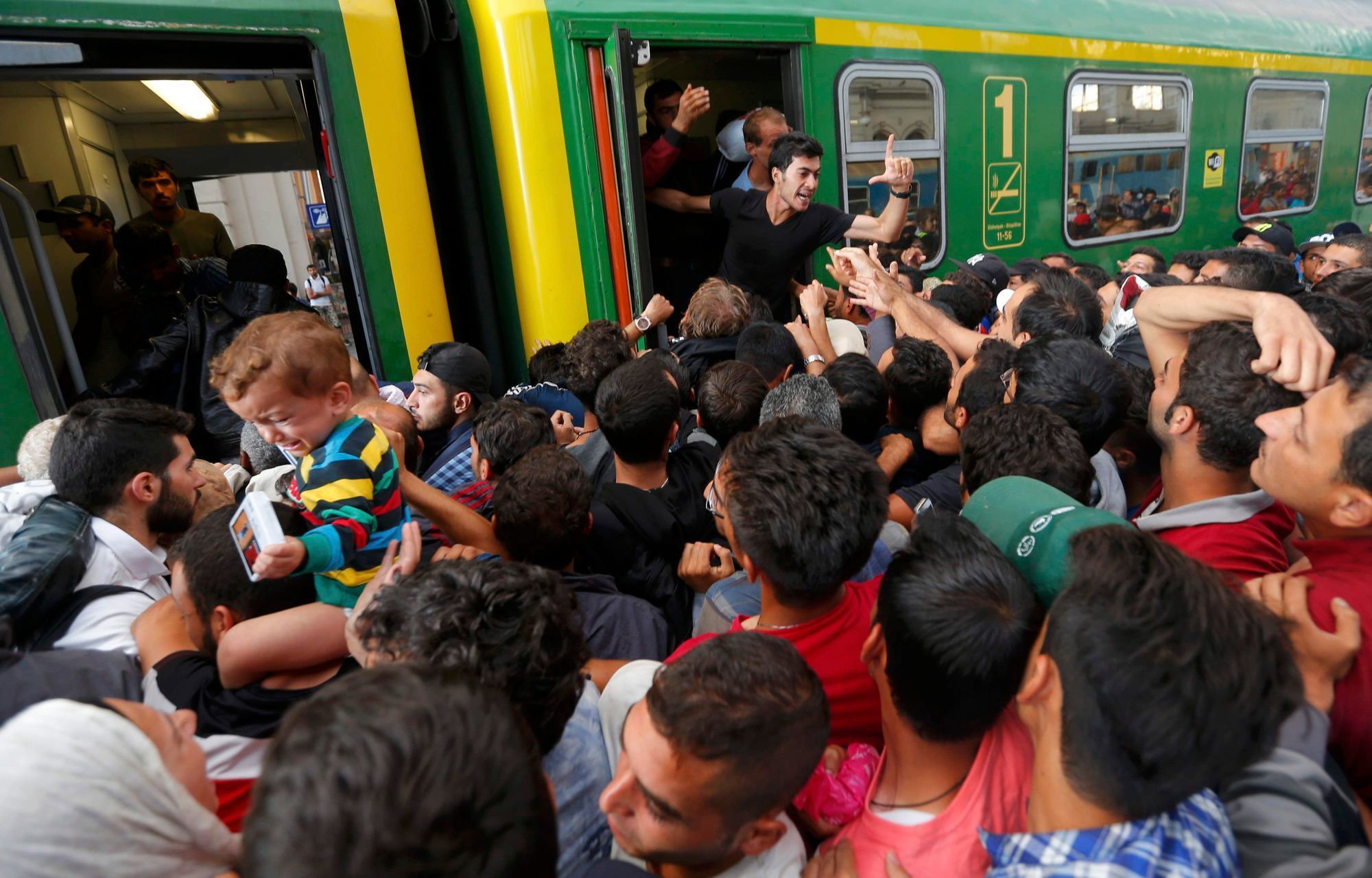 Uprchlíci zaplavili nádraží Keleti