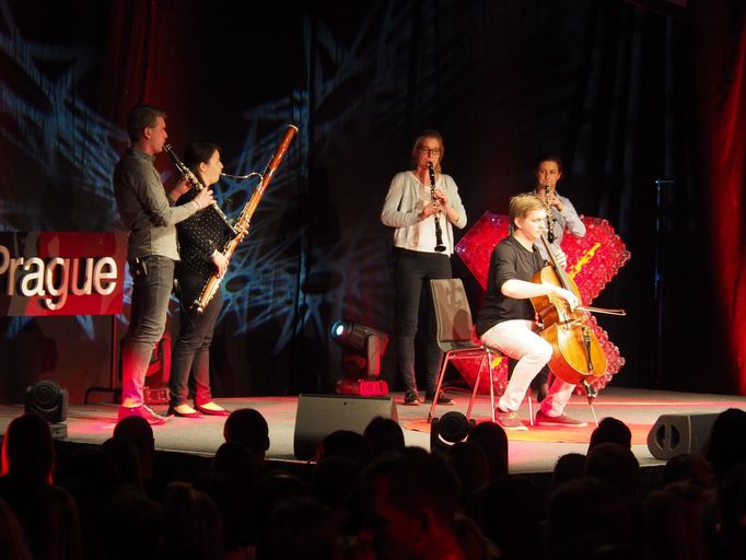 Violoncellista Tomáš Jamník na TEDxPrague 2017.