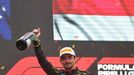 Charles Leclerc z Ferrari slaví triumf ve VC Itálie F1 2024