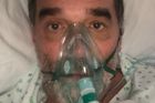 Herec Miroslav Etzler odmítl očkování, teď s covidem leží na kyslíku a lituje toho