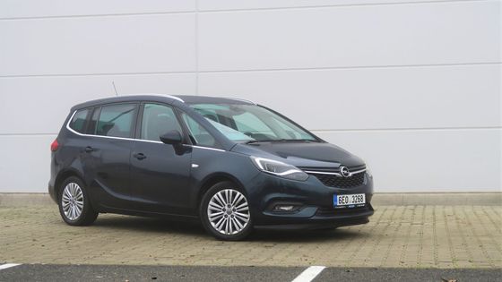 Ojetý Opel Zafira je ve všem průměr. Proto ho ani cenová bouře neodnesla moc daleko