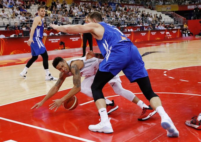 basketbal, MS 2019, Česko - Polsko, Patrik Auda a A.J. Slaughter