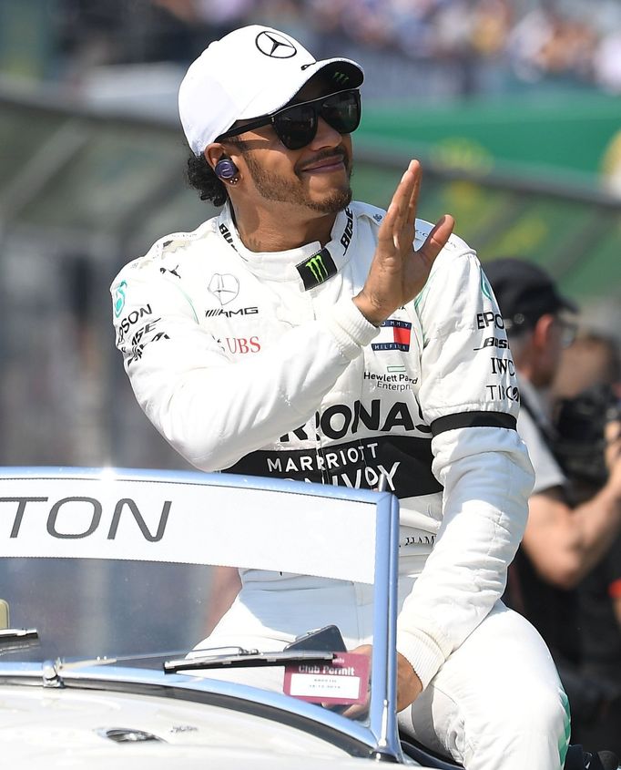 Lewis Hamilton před startem VC Austrálie 2019.