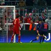 Fotbal, Liga mistrů, Bayern Mnichov - Arsenal: Oliver Giroud (druhý zprava) slaví gól na 0:1
