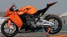 Továrna KTM představila ve Valencii zbrusu nový závodní stroj - dvouválcový KTM RC8 1190. Časem se možná objeví také v kategorii Superbike jako objemová konkurence ke strojům Ducati.