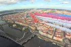Podívejte se, jak vypadá Praha z kokpitu akrobatické stíhačky
