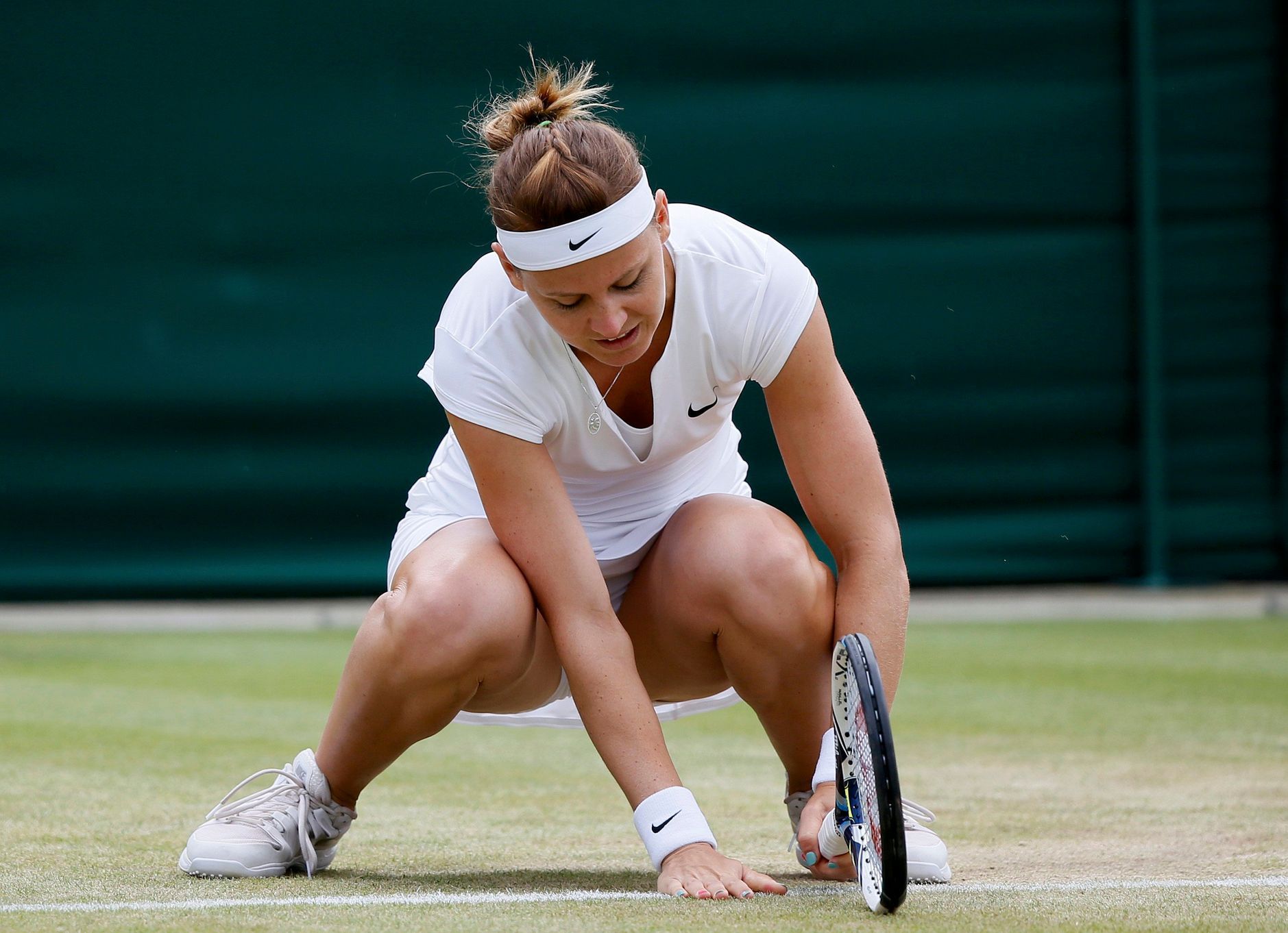 Lucie Šafářová v osmifinálovém zápase Wimbledonu 2015 proti Coco Vandewegheové