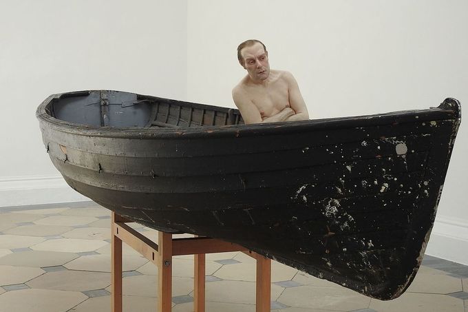 Ron Mueck: Man in a Boat, 2002