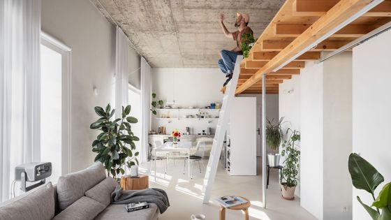 Z Bratislavy zpět ke kořenům. Mladý pár získal loft, ve kterém se nežije podle šablon