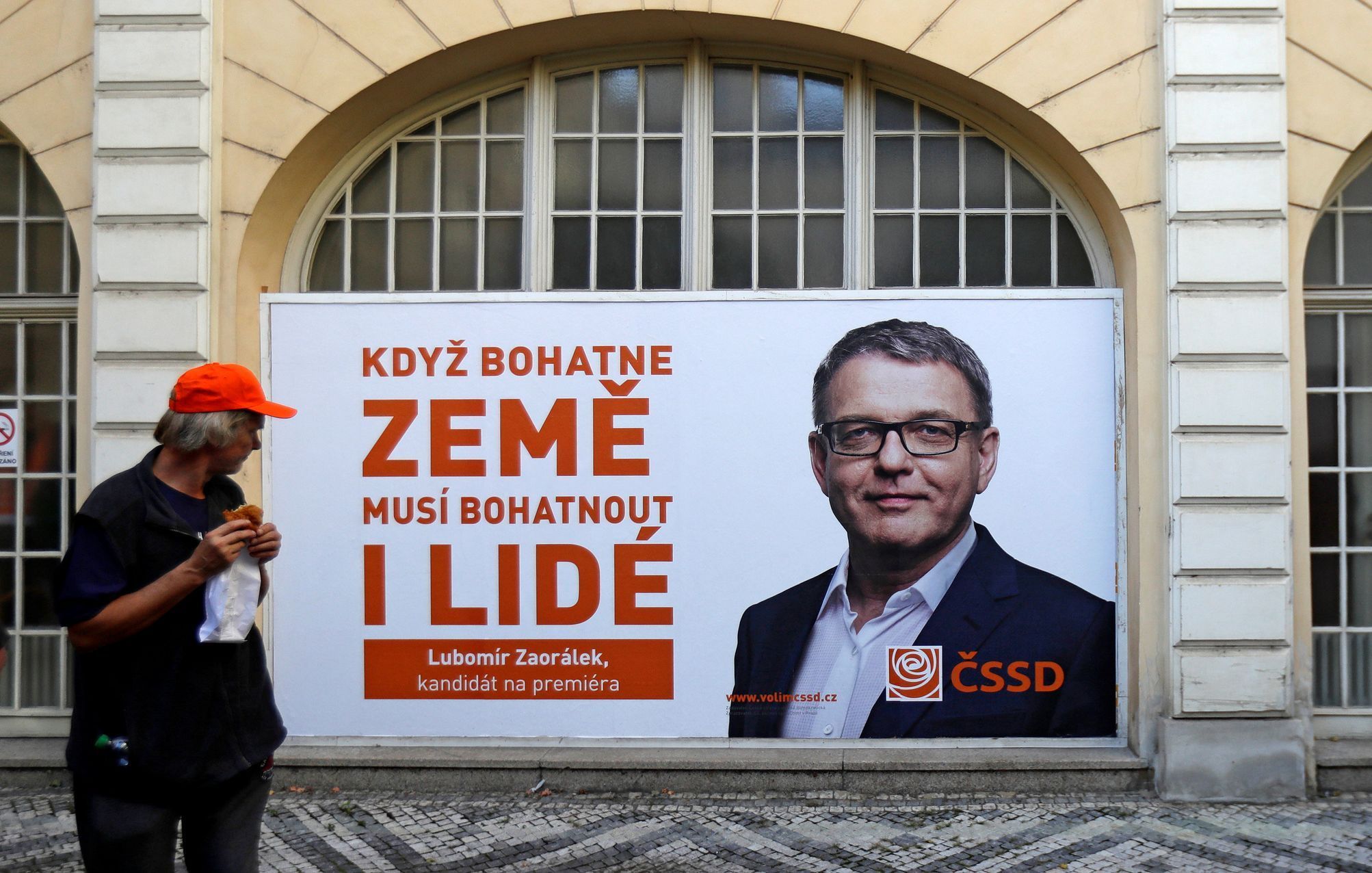 ČSSD volby kampaň pochod Prahou za vyšší platy Zaorálek