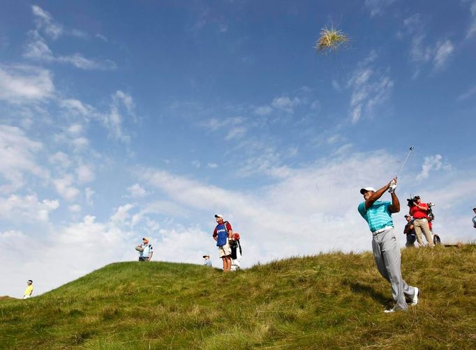 "Drnový" odpal golfové legendy - Američana Tigera Woodse.