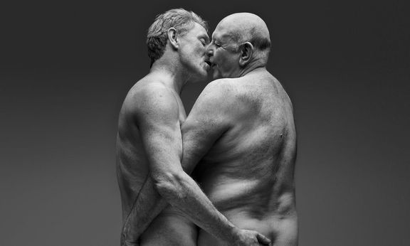 Módní fotograf Rankin si v rámci kampaně pozval do ateliéru pět starších párů, heterosexuálních i homosexuálních. Ty zachytil nahé nebo jen spoře oděné.