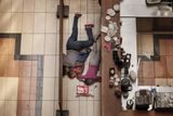 Američan Tyler Hicks uspěl se svou sérií snímků skrývajících se lidí v obchodním domě v keňském Nairobi, který přepadli ozbrojenci.