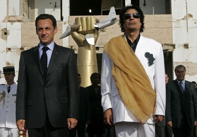 Muammar Kaddáfí a Nicolas Sarkozy 2007