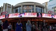 Novinku uvidí také Češi, od pátku ji do téměř čtyř desítek zdejších biografů pošle distribuční společnost Aerofilms. Na snímku je středeční premiéra v losangeleském kině.