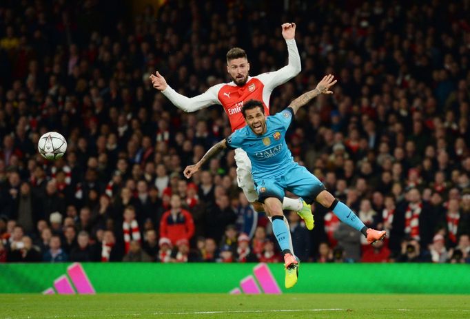 Barcelona's Daniel Alvés in action with Arsenal's Olivier Giroud