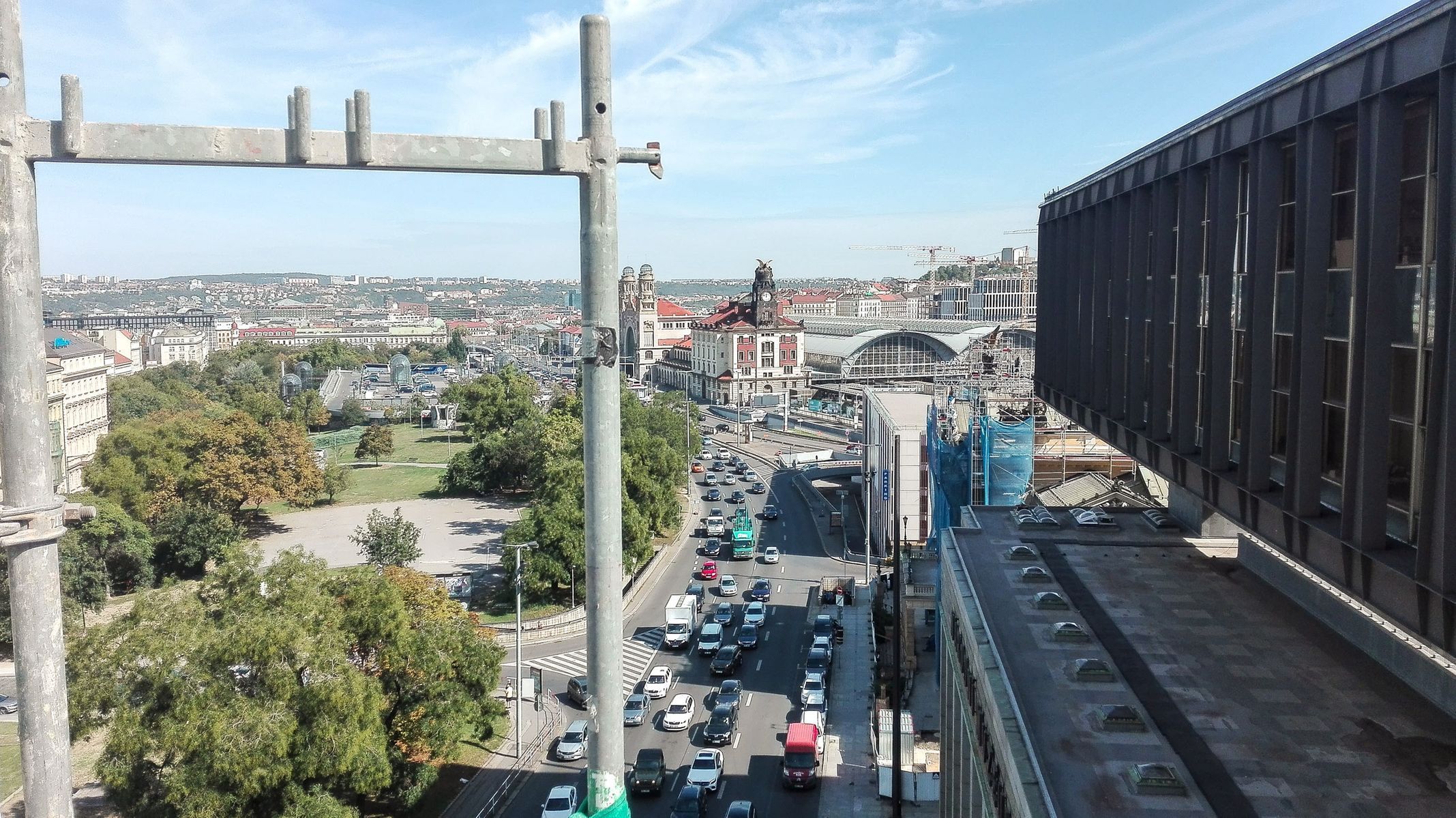 Plastika Plamen na Palachově pylonu, během rekonstrukce 2018