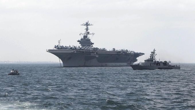 Letadlová loď George Washington. Na snímku z října 2012.