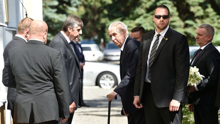 Ve Slušovicích se rozloučili s tvůrcem "zázračného" JZD Čubou, přijel i Zeman