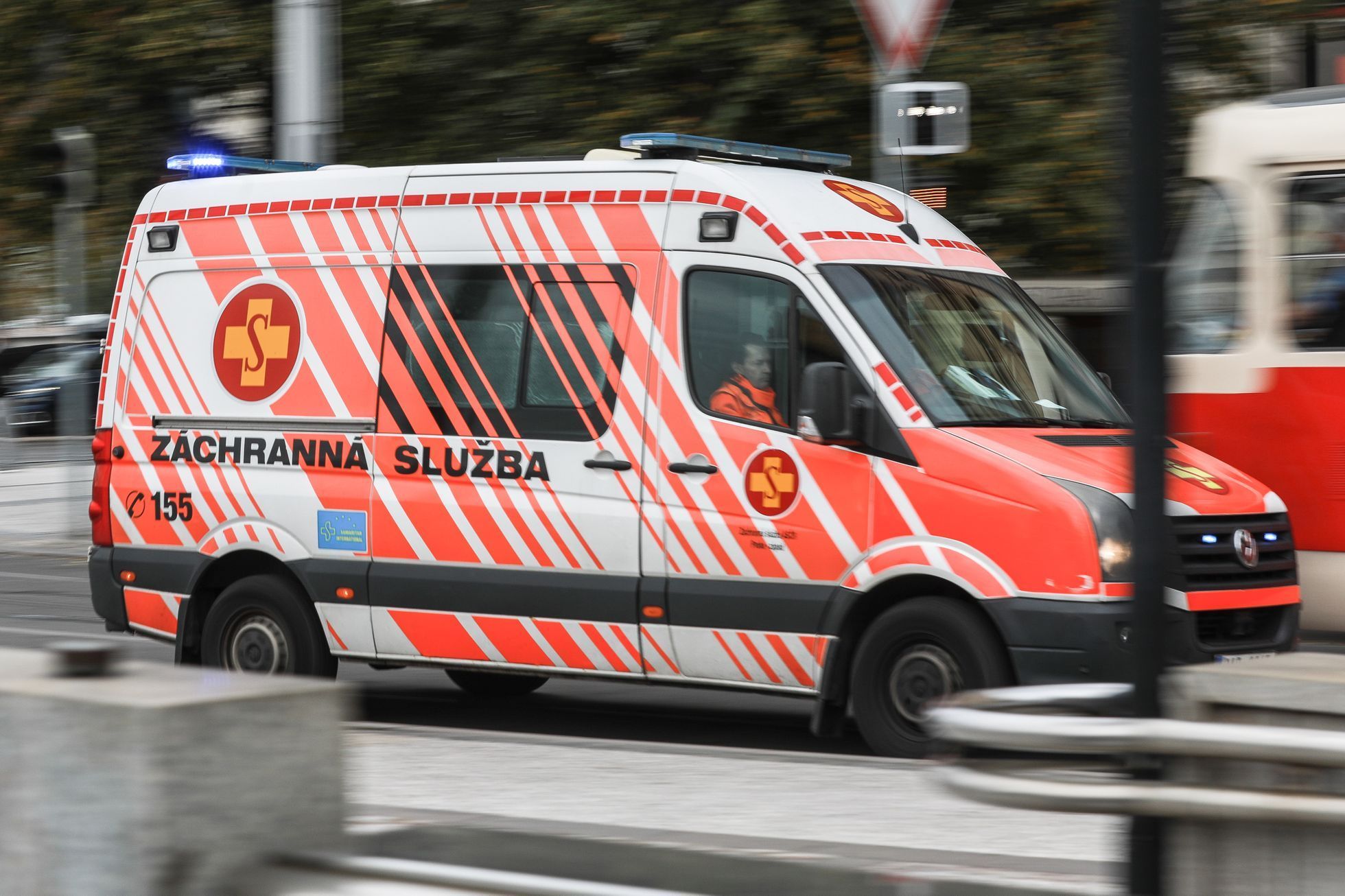 Záchranná služba, ambulance, sanitka, nehoda, 155, zdravotník, zdravotnictví - ilustrační foto