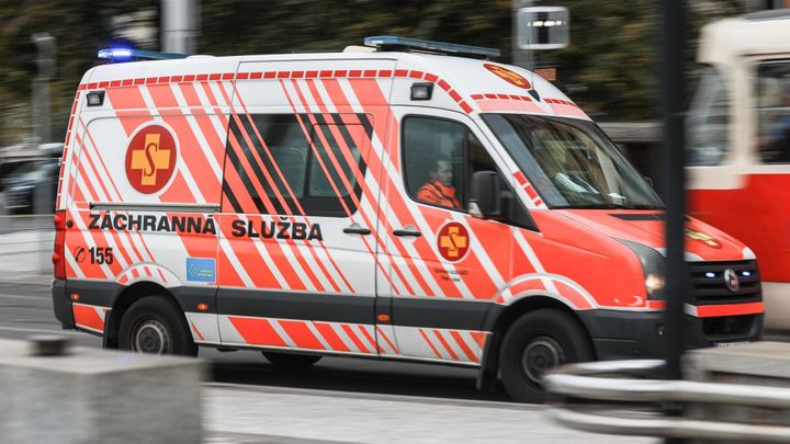 Motorkář zachránil řidiče i pacienta v havarované sanitce. Teď za to dostal ocenění; Zdroj foto: Jakub Plíhal