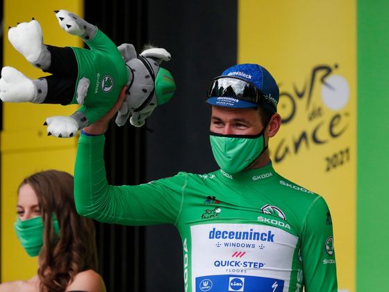 Mark Cavendish se převlékl do zeleného dresu pro nejlepšího sprintera Tour.