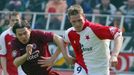 Fotbalista klubu AC Sparta Praha Libor Sionko (vlevo) a Štěpán Vachoušek ze Slavie v utkání Gambrinus ligy.