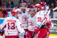 Drtivý start. Hokejisté Třince odstřelili Hradec už v úvodu utkání a od finále je dělí jedna výhra
