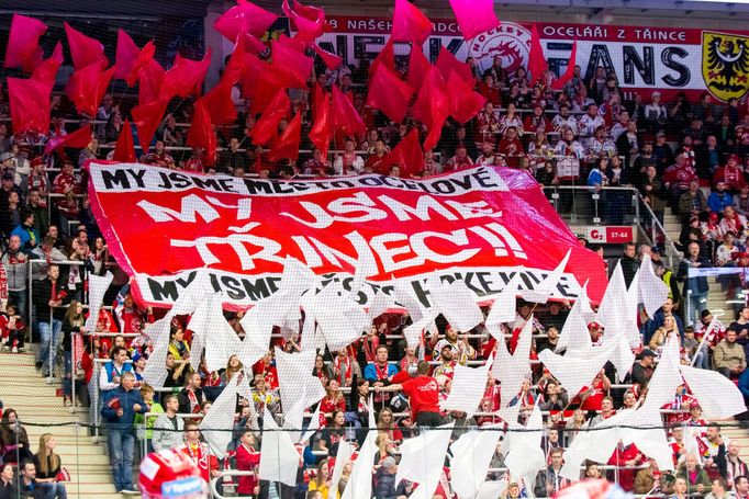 Třinec - Hradec, 4. semifinále play-off hokejové extraligy 2018: Choreo třineckých fanoušků