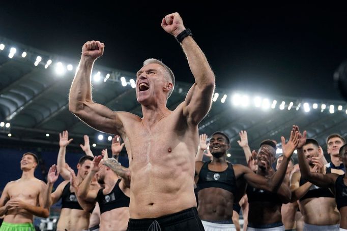 Trenér Martin Hyský slaví výhru Plzně na hřišti AS Řím.