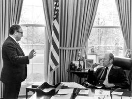 Gerald Ford se svým poradcem Henry Kissingerem.