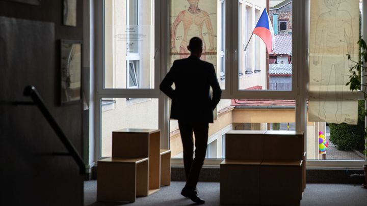 Jen šestina učitelů chce vést školu. Odrazuje je papírování i představy o platu