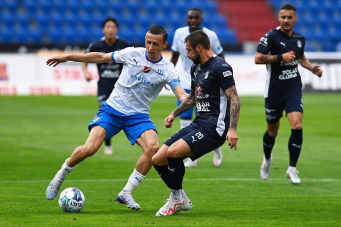 Daniel Tetour a Marek Havlík v zápase Baníku se Slováckem.