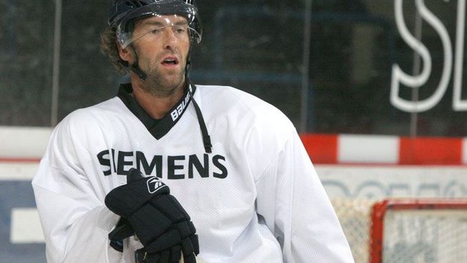 Navrátilec z NHL Petr Nedvěd vyjel se Spartou poprvé na led.