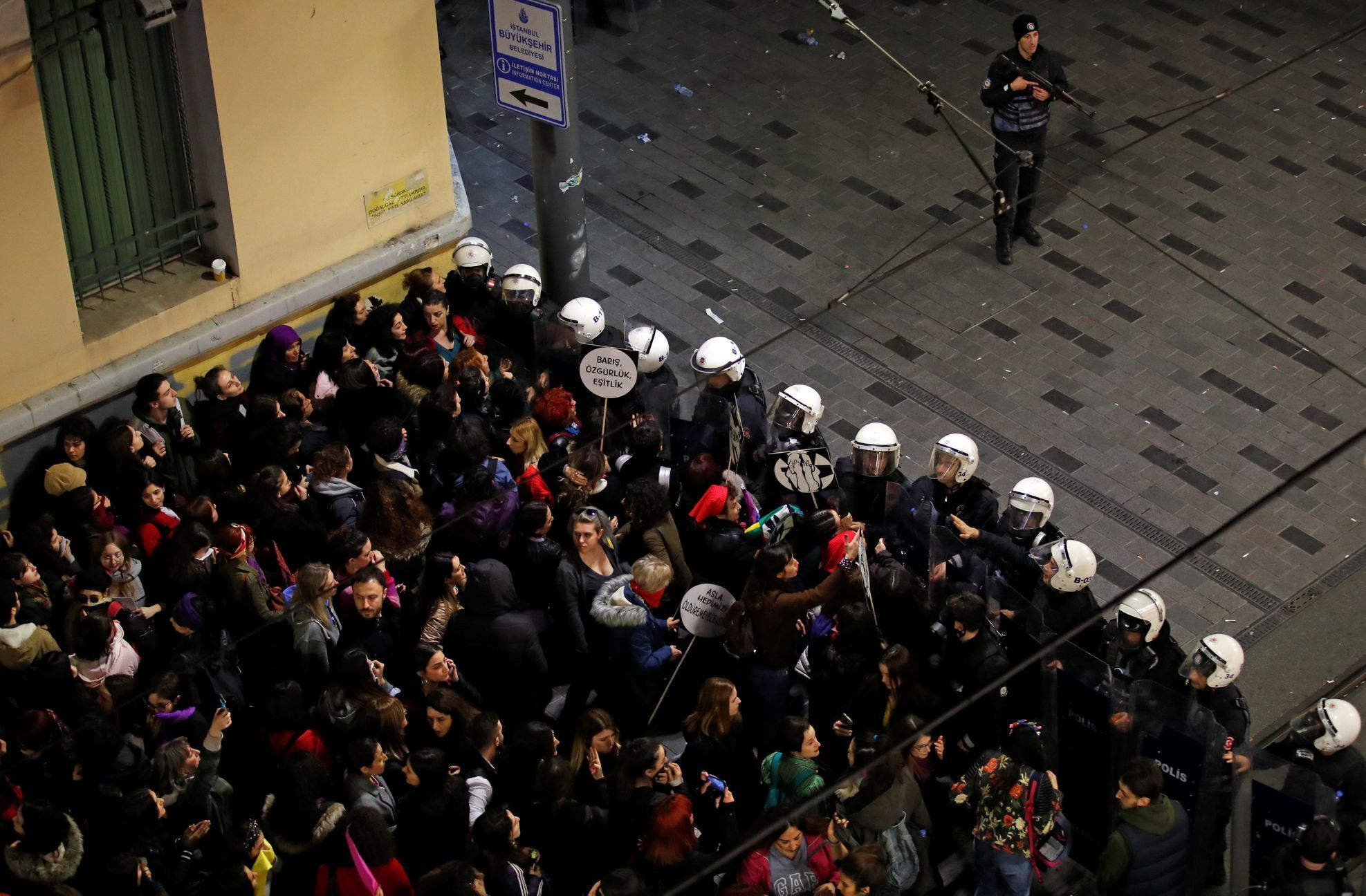 střet s policií v Istanbulu
